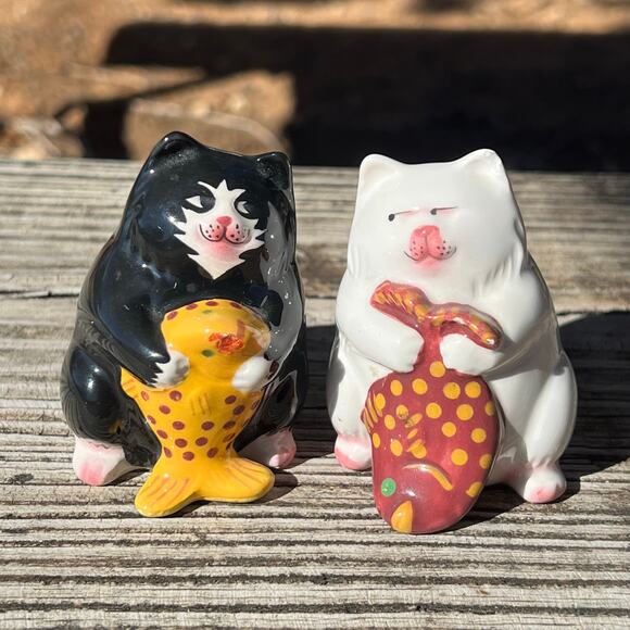 Vintage Clay Art Cat Salt & Pepper Shakers | 80s Whimsical Ceramic Kitchen Decor - Picture 15 of 16